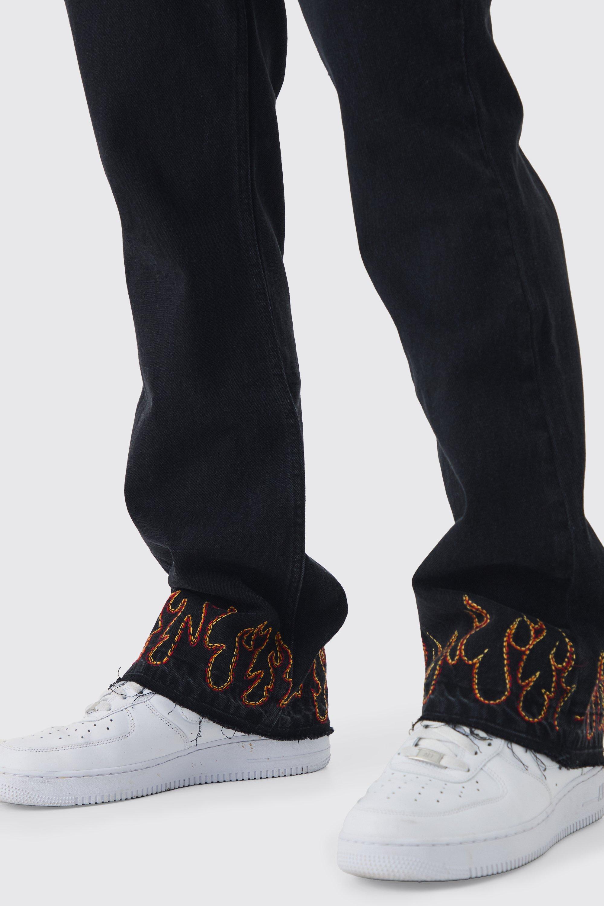 Jeans a zampa Slim Fit in denim rigido con ricami di fiamme boohoo IT